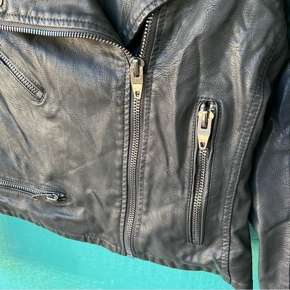 BLANK NYC VEGAN LEATHER MOTO JACKET SIZE MEDIUM EUC - Picture 8 of 10